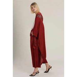 HelloNite! Silky Soft Embroidered Kimono size small nwt